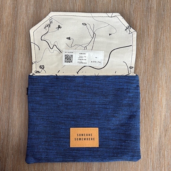 Delta One Someone Somewhere Travel Amenities Kit First Class in Blue - Picture 3 of 11